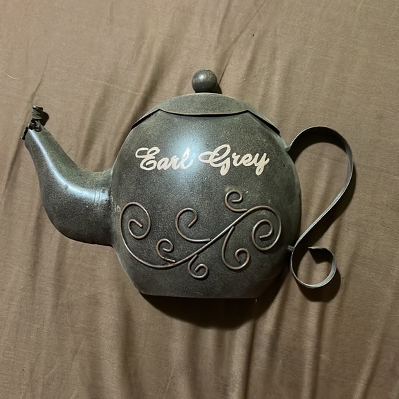 Michael Alan Design 3D wall decor. Coffee carafe, Earl gray & chamomile teapot. - Picture 2 of 4